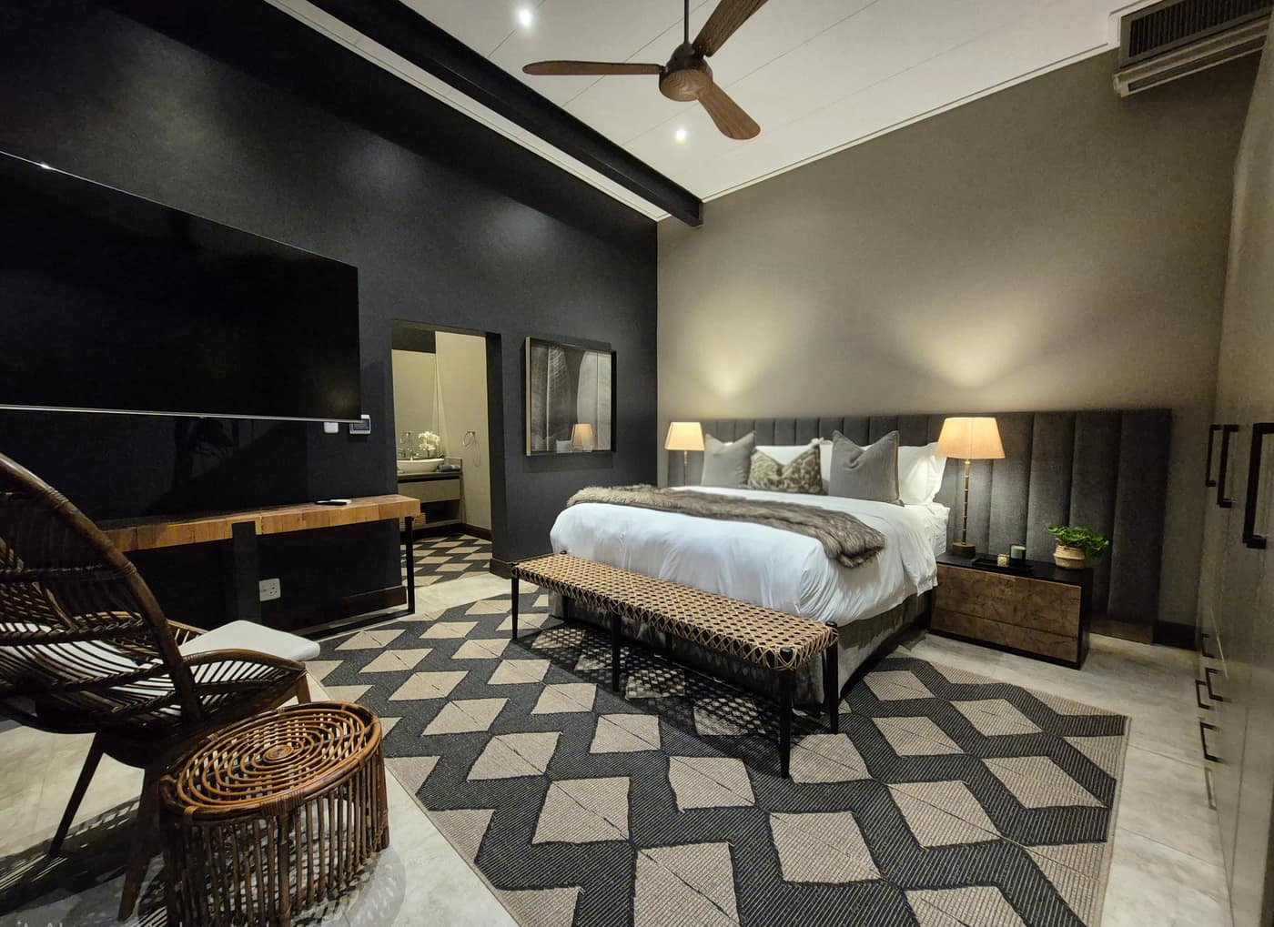 Baobab House Room 1 - en-suite detail